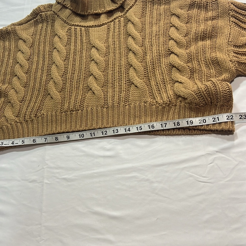 HYFVE cropped turtleneck size L - Picture 8 of 10